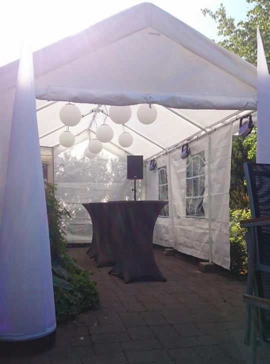 partytent-1560360633.jpg